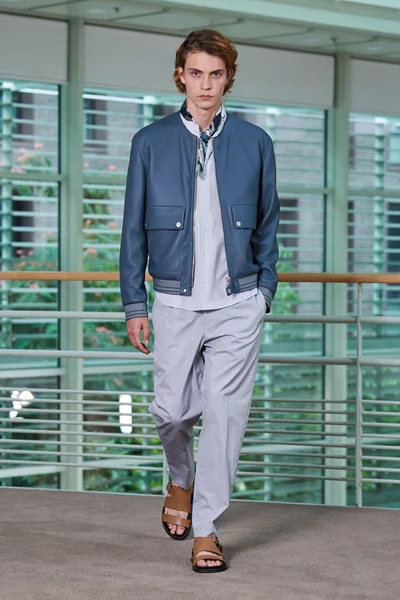 Look 10